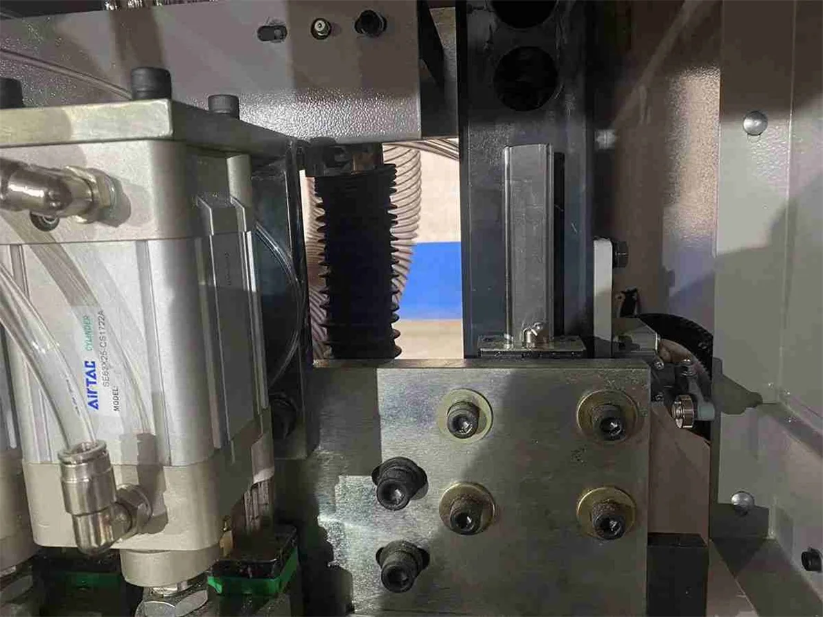 Full Automatic Wood Knot Defects Optimizing Cross Cut off Saw Machine Defects Optimizer Saw for Saw Furniture Board