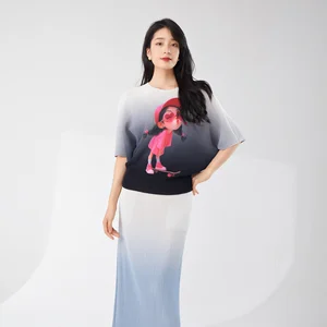 Summer Elegant Pleated Gradient T-Shirt Loose Women Bat Sleeve Loose Blouse Crew Neck Plus Size New Miyake Fashion Top