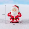 Papá Noel colorido No.5 está llevando un paquete