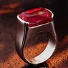 Anillo de oro blanco de 18 quilates con piedras preciosas de laboratorio