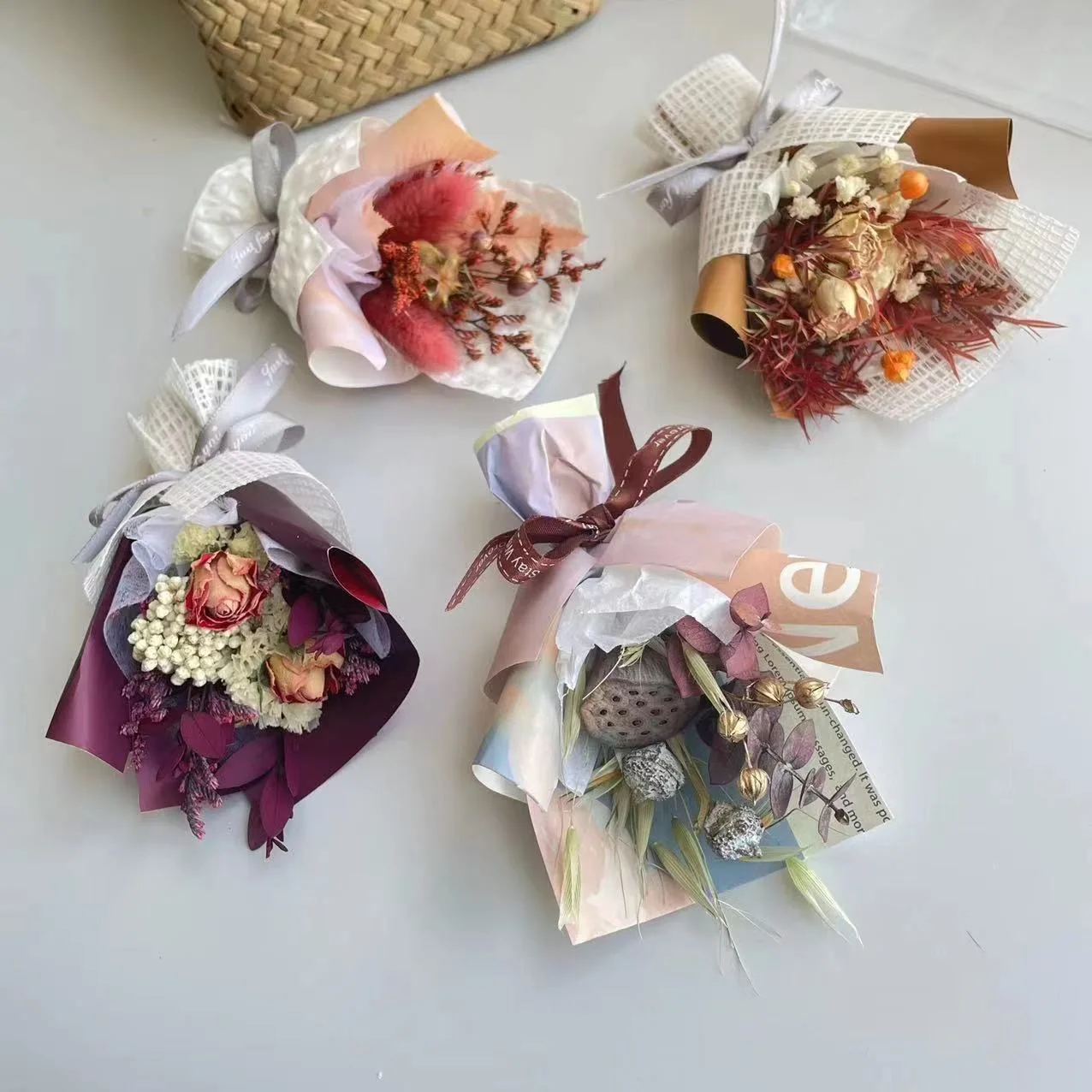 Wholesale Hot Selling Dried Mini Flower Bouquet DIY Preserved Flower Small  Flowers for Wedding Gift Set Decoration