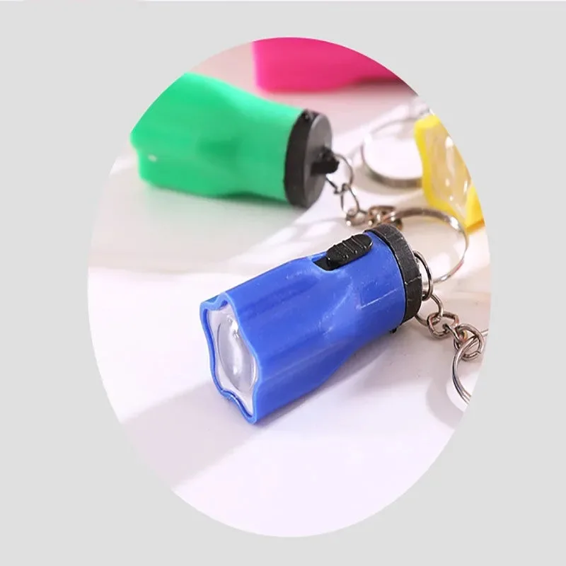 Оптовая продажа пластиковый фонарик яркий светодиодный брелок подарки детские светящиеся