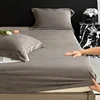 Gris oscuro