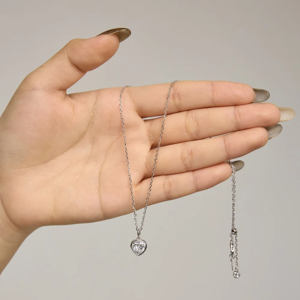 KAKODIY's best choice for Valentine's Day gift 925 sterling silver rhodium-plated 18K gold chain 5A zircon heart-shaped love pendant necklace detail 7