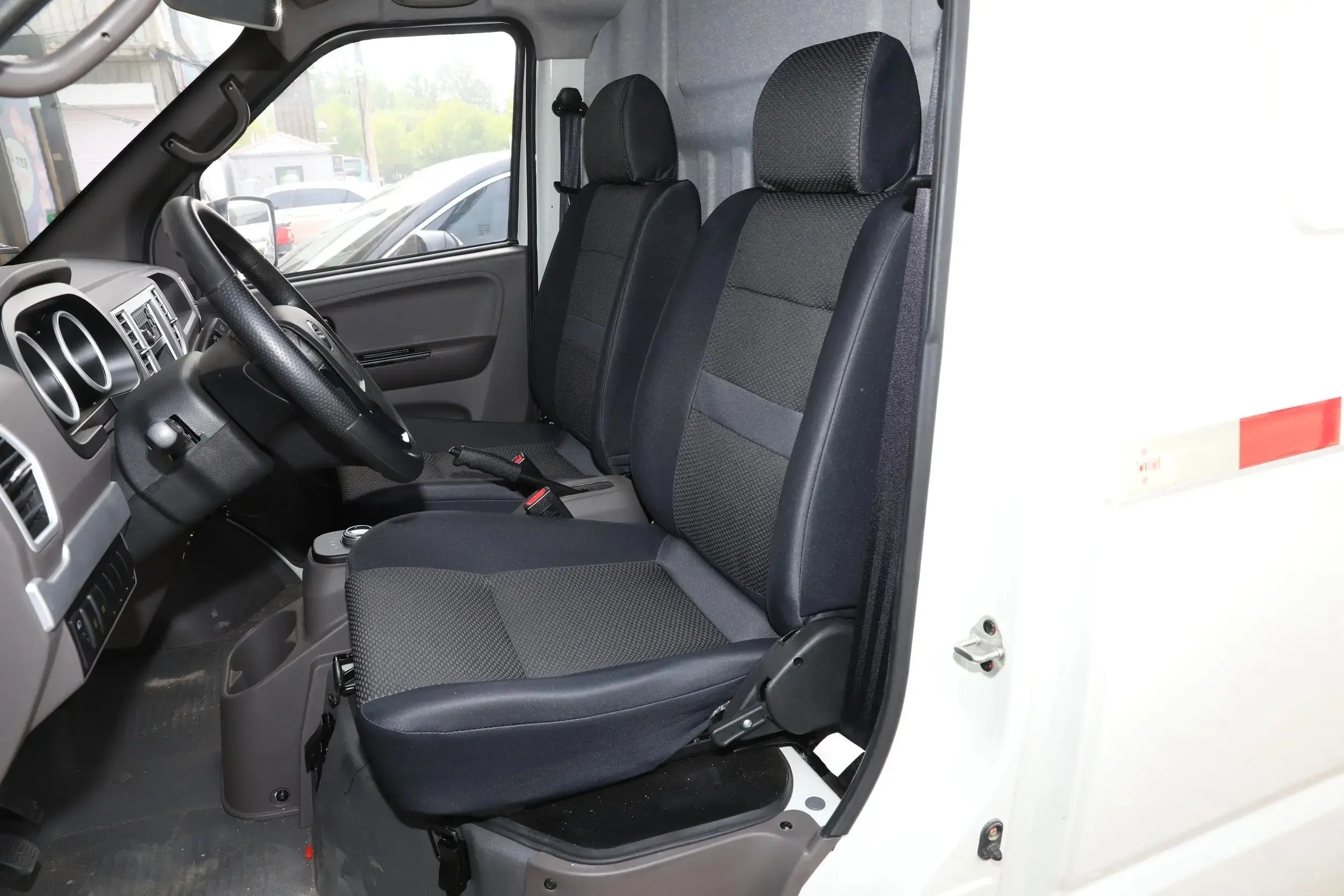 2 Seats Cargo RHD Kama Junhang ES6/ES7 Electric Mini Food Van supplier