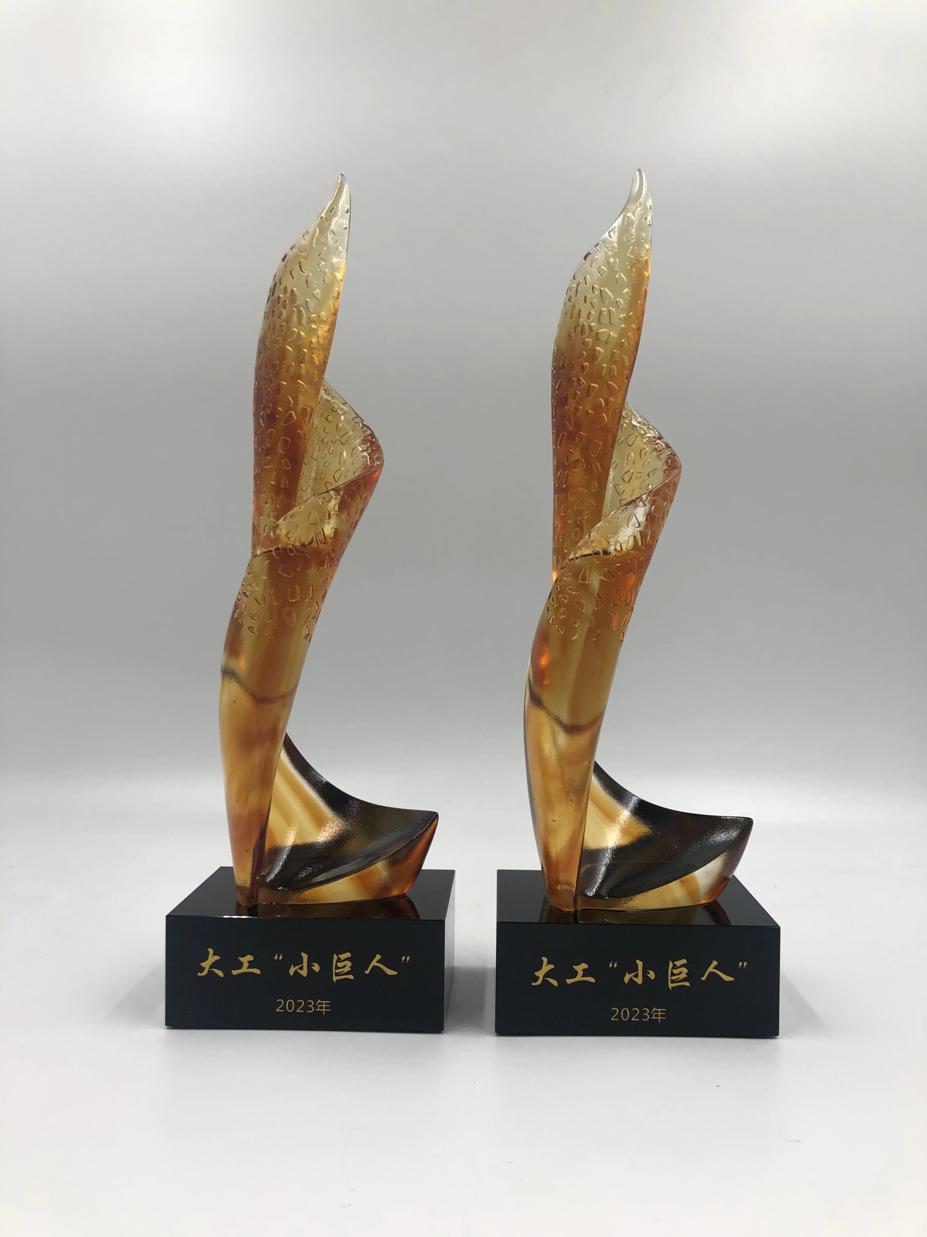 Small Bridge JB-1008 Customized Folk Art Glass Plaque UV Printing Technique Liuli Crystal Award Trophy For Souvenir details