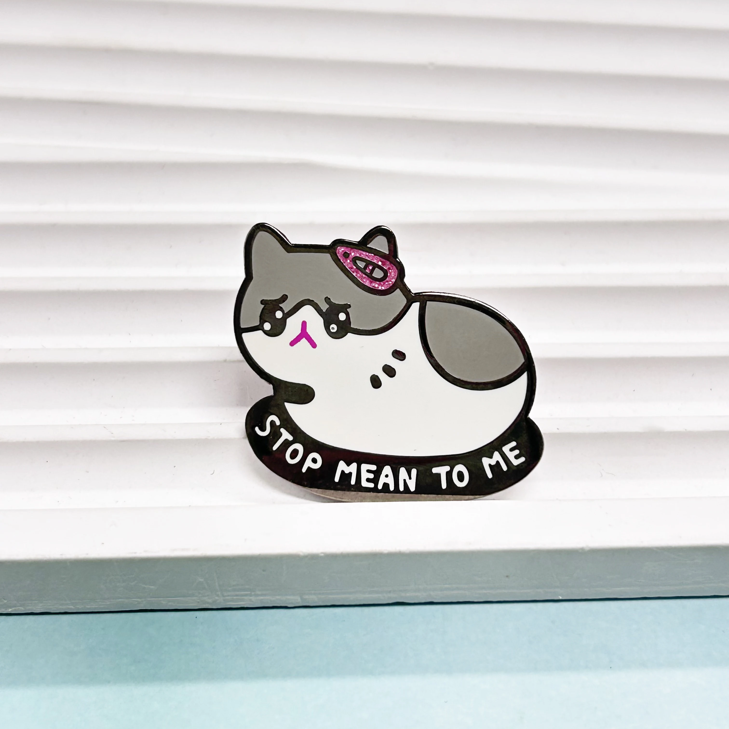 China manufacturers no minimum enamel pin custom cute animal cat whale pattern hard enamel pin factory