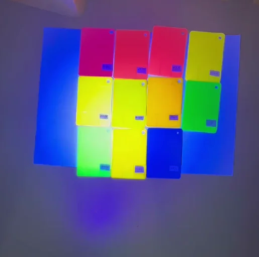Neon and Fluorescent Color Masterbatch Plastic Masterbatch with High Visibility