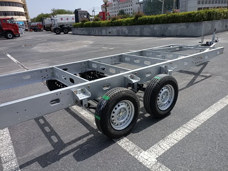 トレーラー　シャーシのみ ダブルアクスRVトレーラーシャーシ - 5300mm、最大積載量2000kgの車両