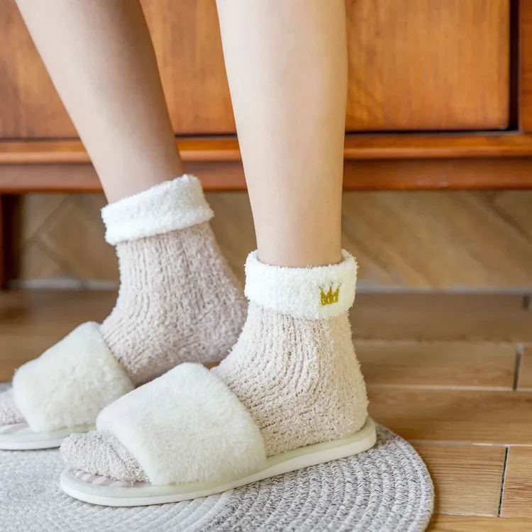 Factory Direct Micro Fleece Crown Embroidery Colorful Patterned Fuzzy Fluffy Winter Socks Soft Warm Lady Winter Socks