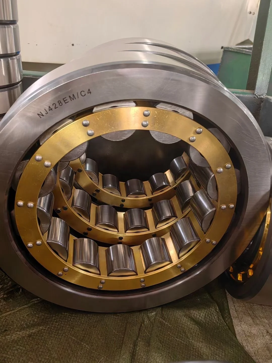 Heavy Load Mining Bearing NJ424EM Cylindrical Roller Bearing NJ424EM C4 for Vibrating Screen