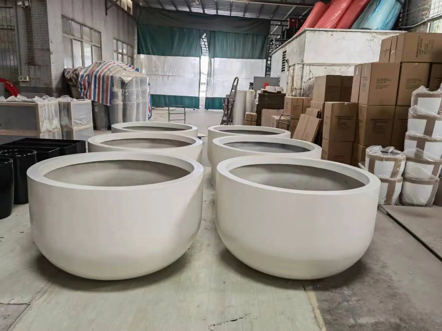 New Customized Large Size Fiberglass Planter And Pots For Restaurant