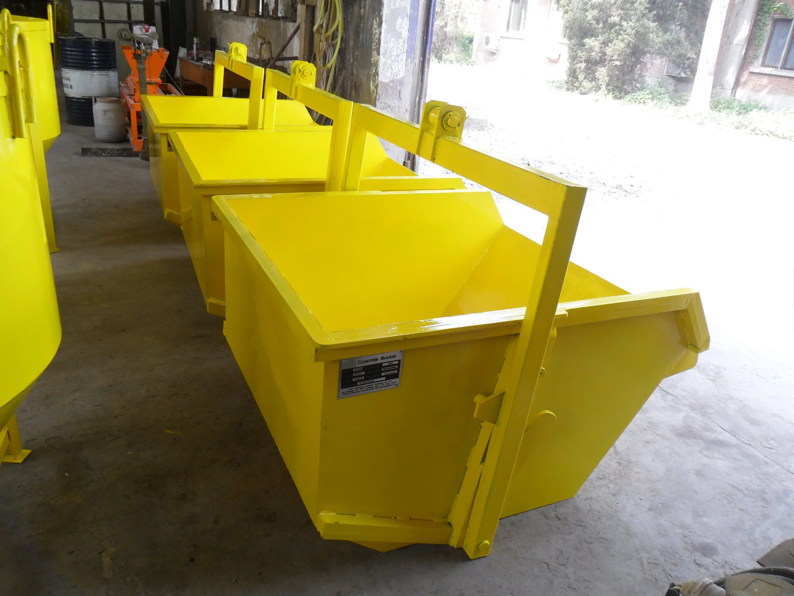 Square Shape Self Transporting Concrete Bucket