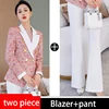 Traje Rosa + pantalones blancos