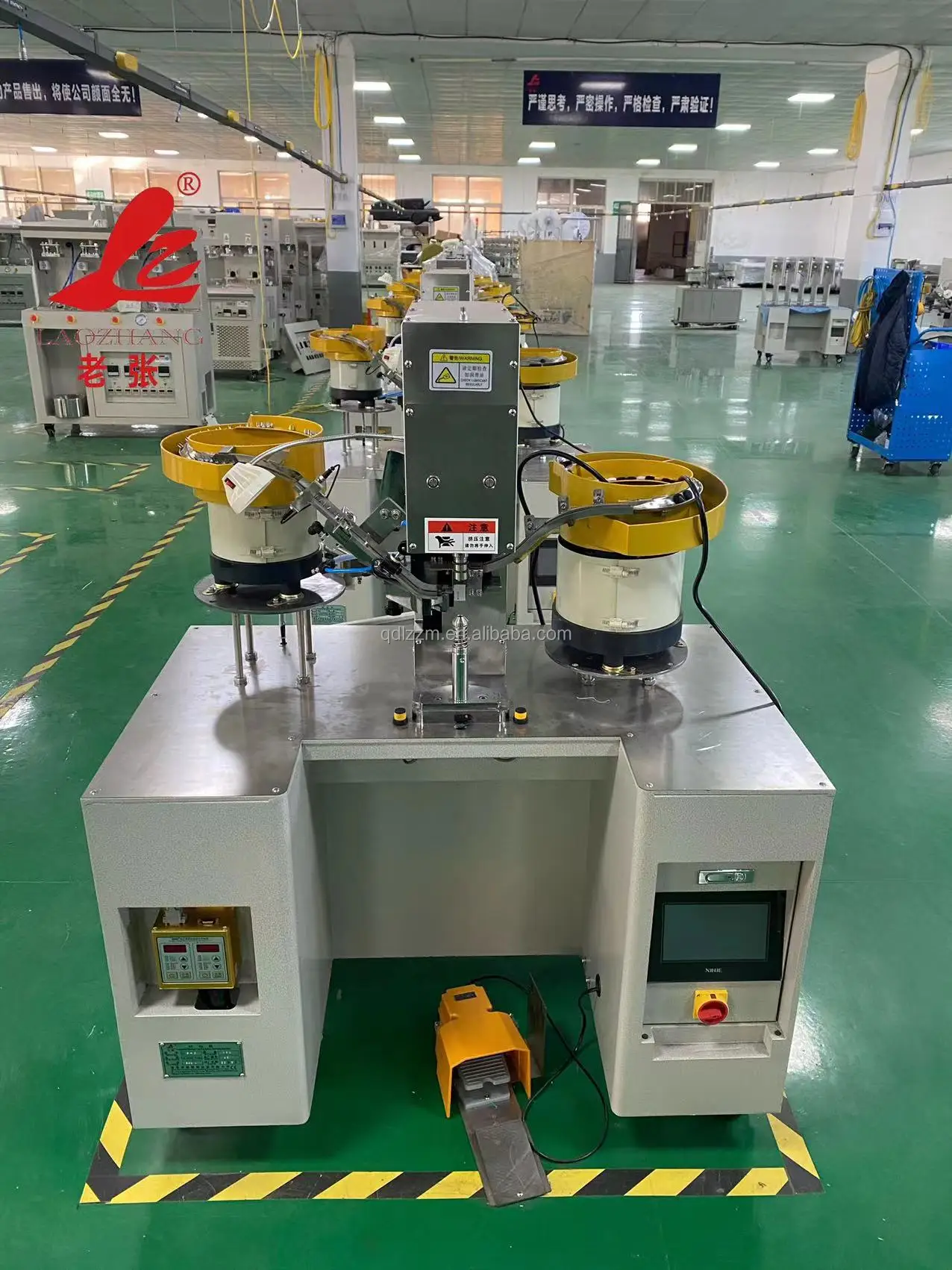 Automatic Upholstery Fabric Covered Button Making Machine With Lower