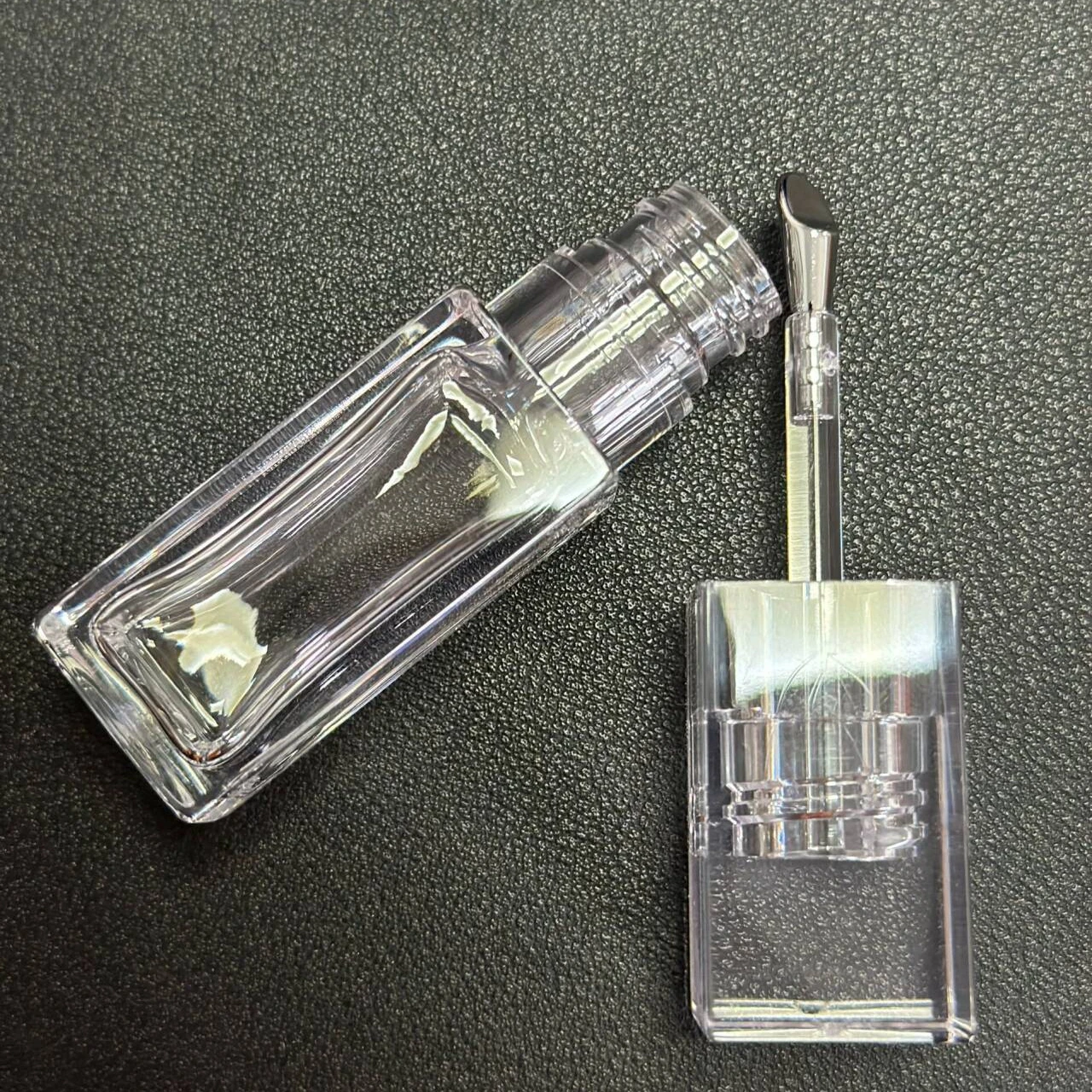 Customized Transparent 10ml Lipgloss Tube Lip Oil Container Large Wand Applicator Lip Gloss Tubes with Big Brush