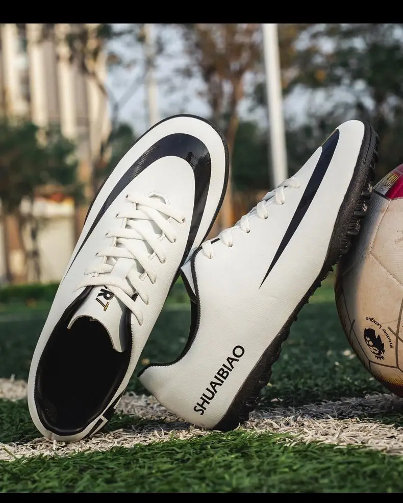 Botas De Fútbol Hechas A Medida Para Hombre Y Mujer,Botines Altos,Zapatos  De Fútbol Suaves,Calcetines De Fútbol,Tacos De Entrenamiento - Buy Zapatos  De Goma,De Interior Zapatos De Fútbol Product on Alibaba.com