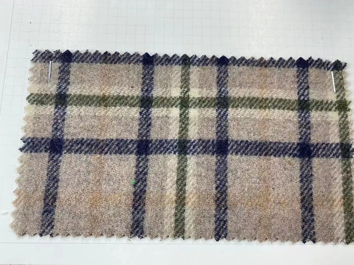 533GSM 59 Inch Width Classic Checker Double Sided Wool 80% Wool Chemical Fiber Spot Woolen Winter Overcoat Fabric