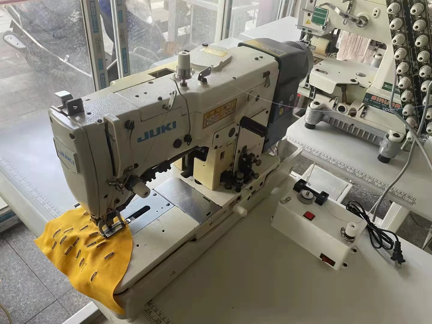 High Speed Used Japan Made Jukis 781D Straight Buttonhole with Direct Drive Sewing Machine Straight Buttonholing New Model 2022