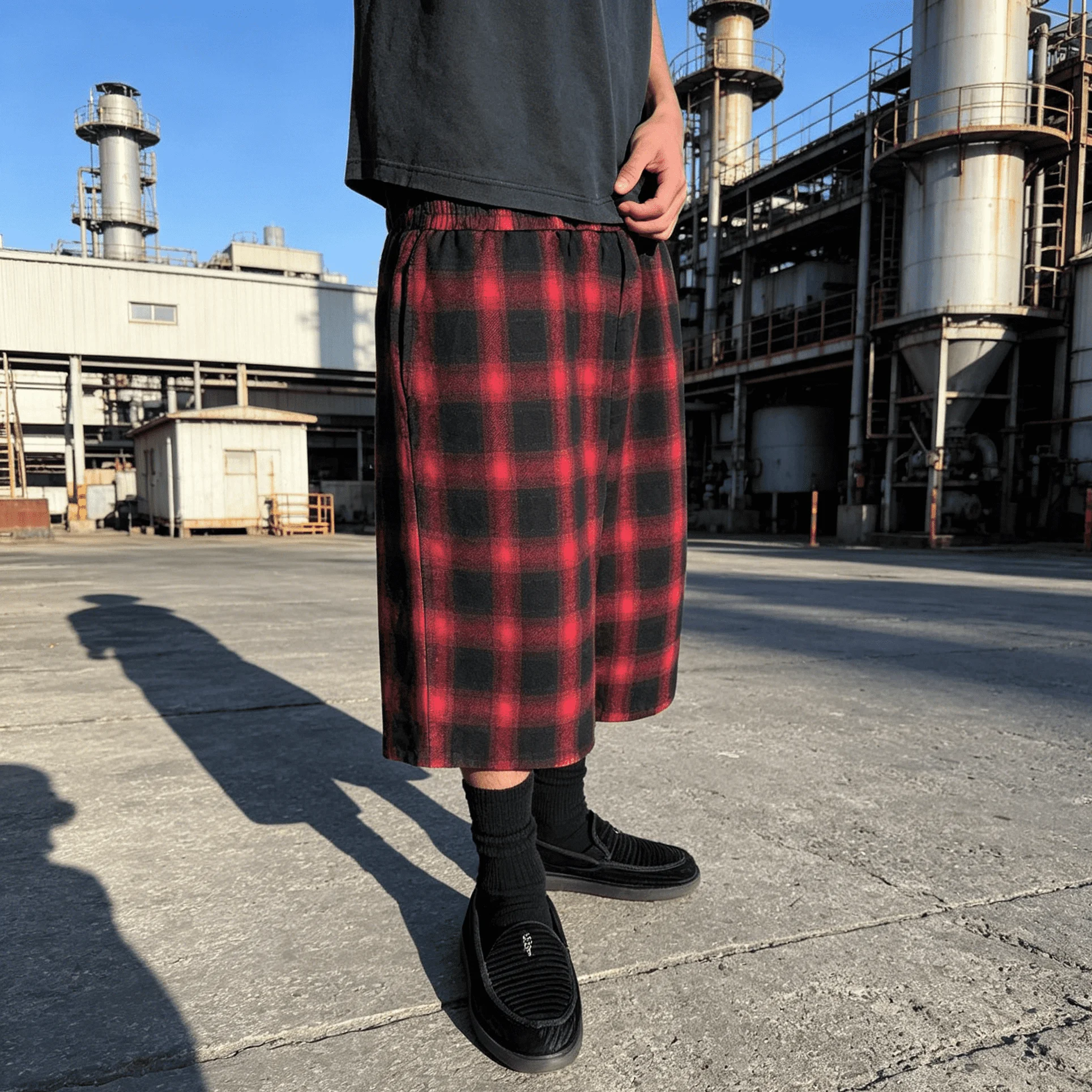 Custom Mens Checkered Plaid Cropped Pants Wide Leg Streetwear Elastic Waist Baggy Trousers For Casual Daily Wear gallery 4