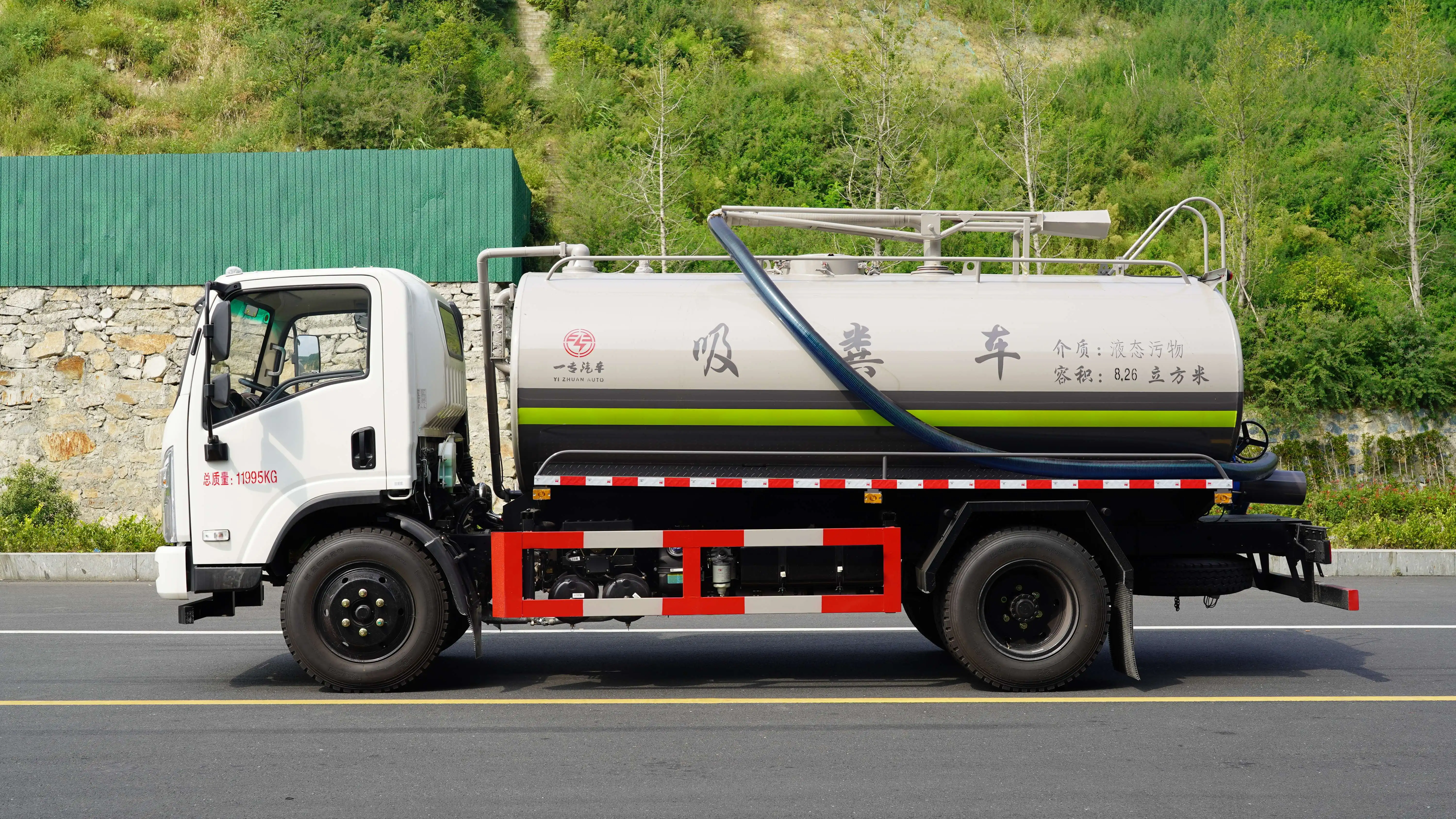 Factory Direct Sales Can Customize the Configuration of Suction Trucks and Sewage Collection Trucks