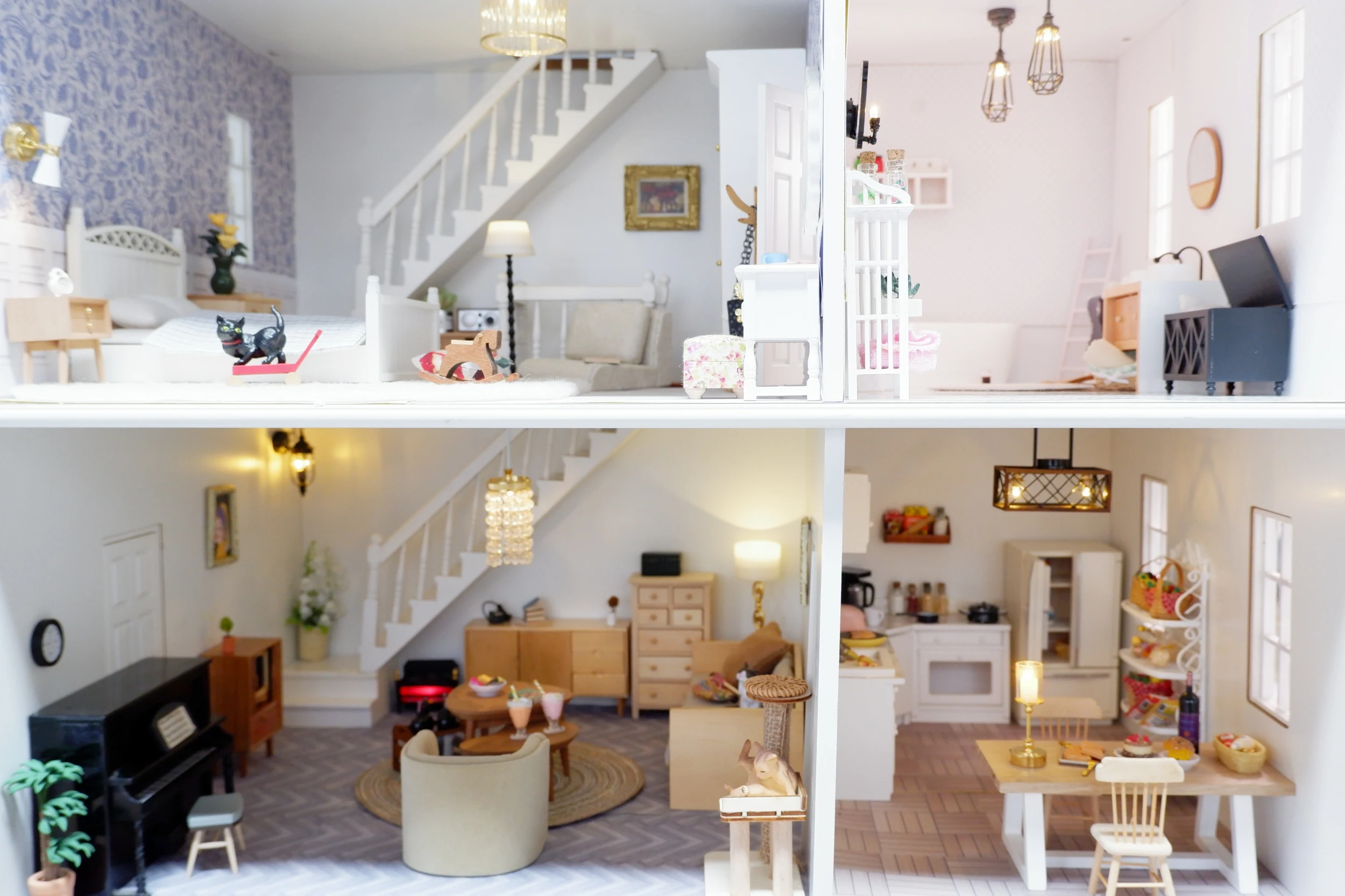1:12-Scale-Miniature-Dollhouse