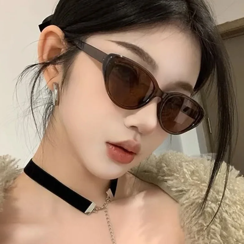 2024 Nuevas gafas de sol ojo de gato Gafas de sol retro de alta calidad Fábrica al por mayor Sombra Mujeres Logotipo personalizado