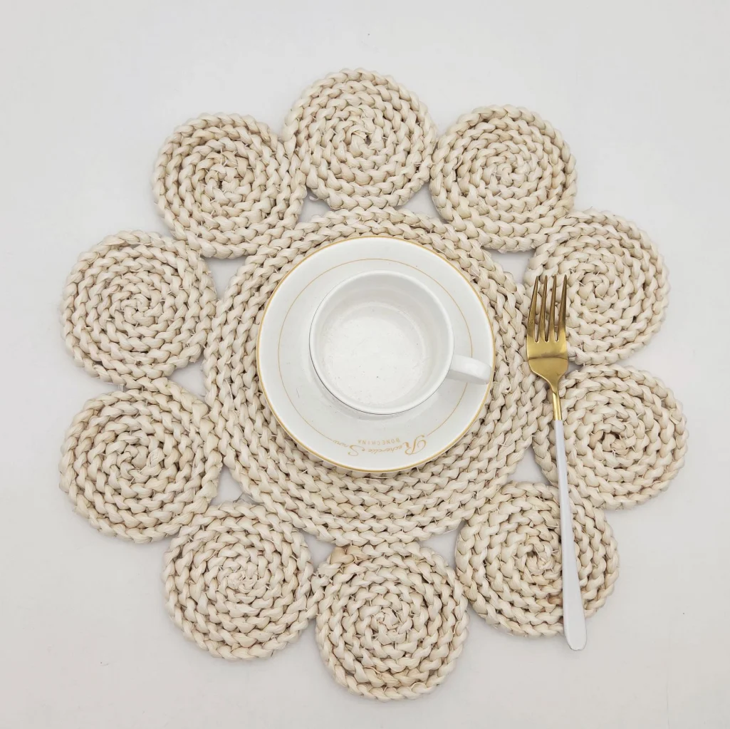 Guangzhou tableware accessories round corn bran table mat woven charger plates