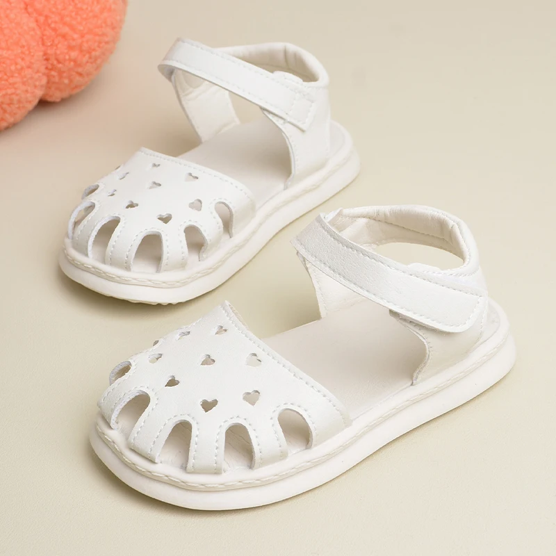 Хит продаж, Летние черные бежевые пляжные сандалии на плоской подошве для маленьких детей, открытые блестящие сандалии для вечеринок