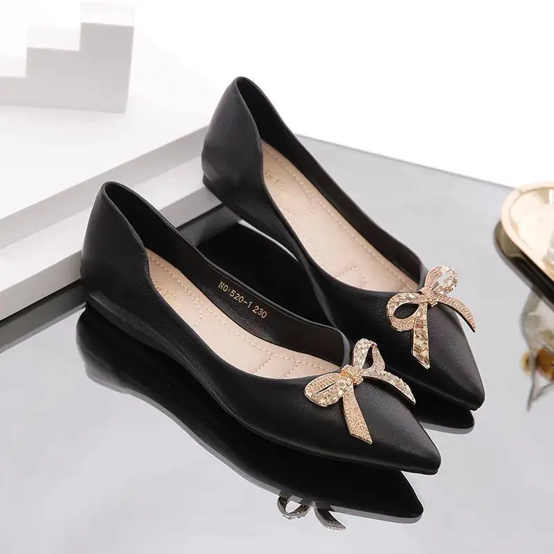 Comfortable & Fashionable Flat Shoes with Popular Buckle Women Casual Shoes  with Plus Size to 43 Fa6088-A2 - China Shoes and Ladies Shoes price