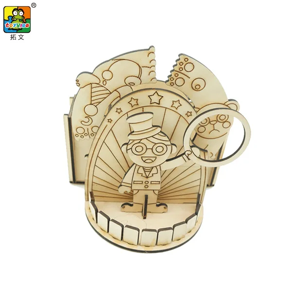 Деревянная игрушка на солнечных батареях ручной работы