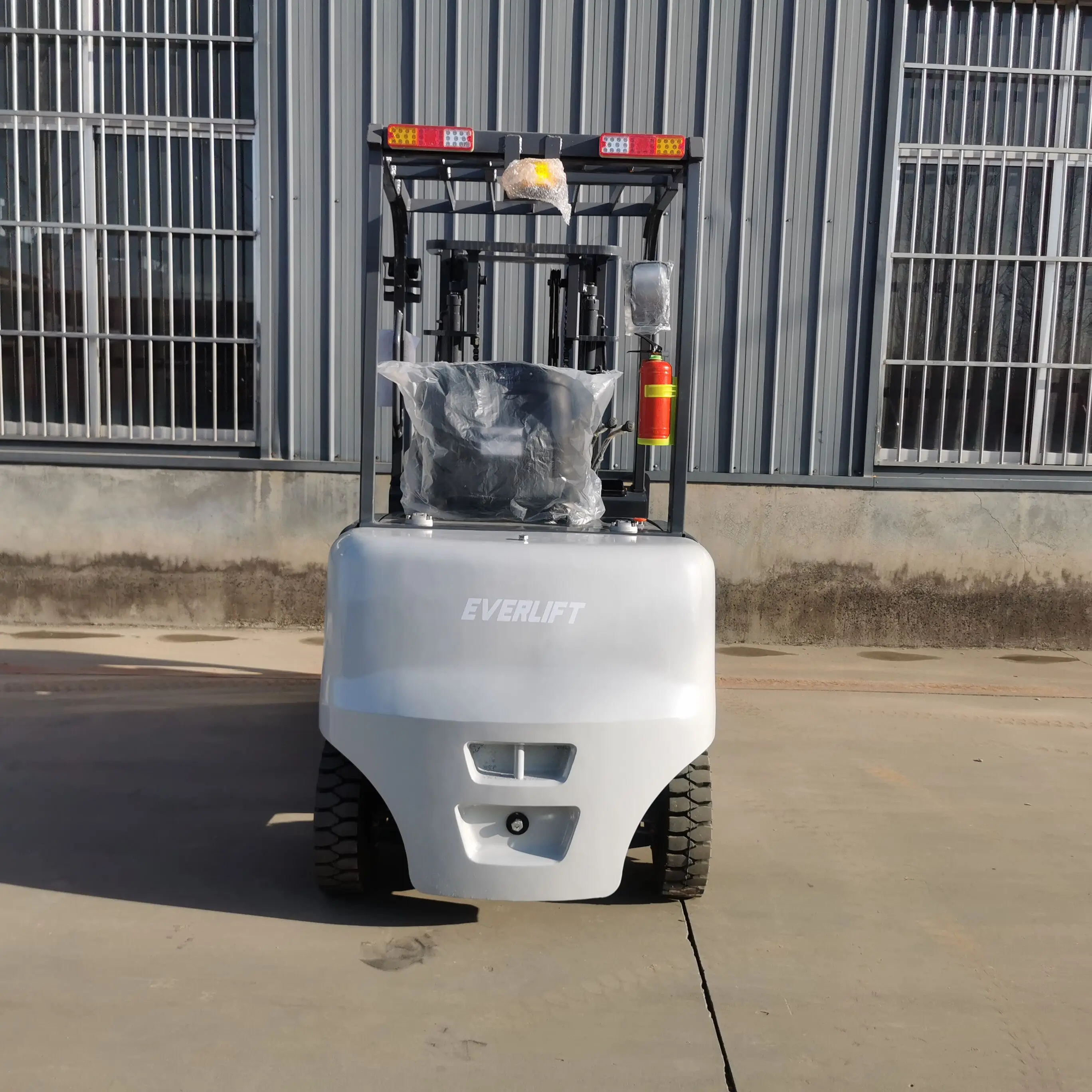 Everlift Electric Forklifts - Reliable & Efficient Solutions