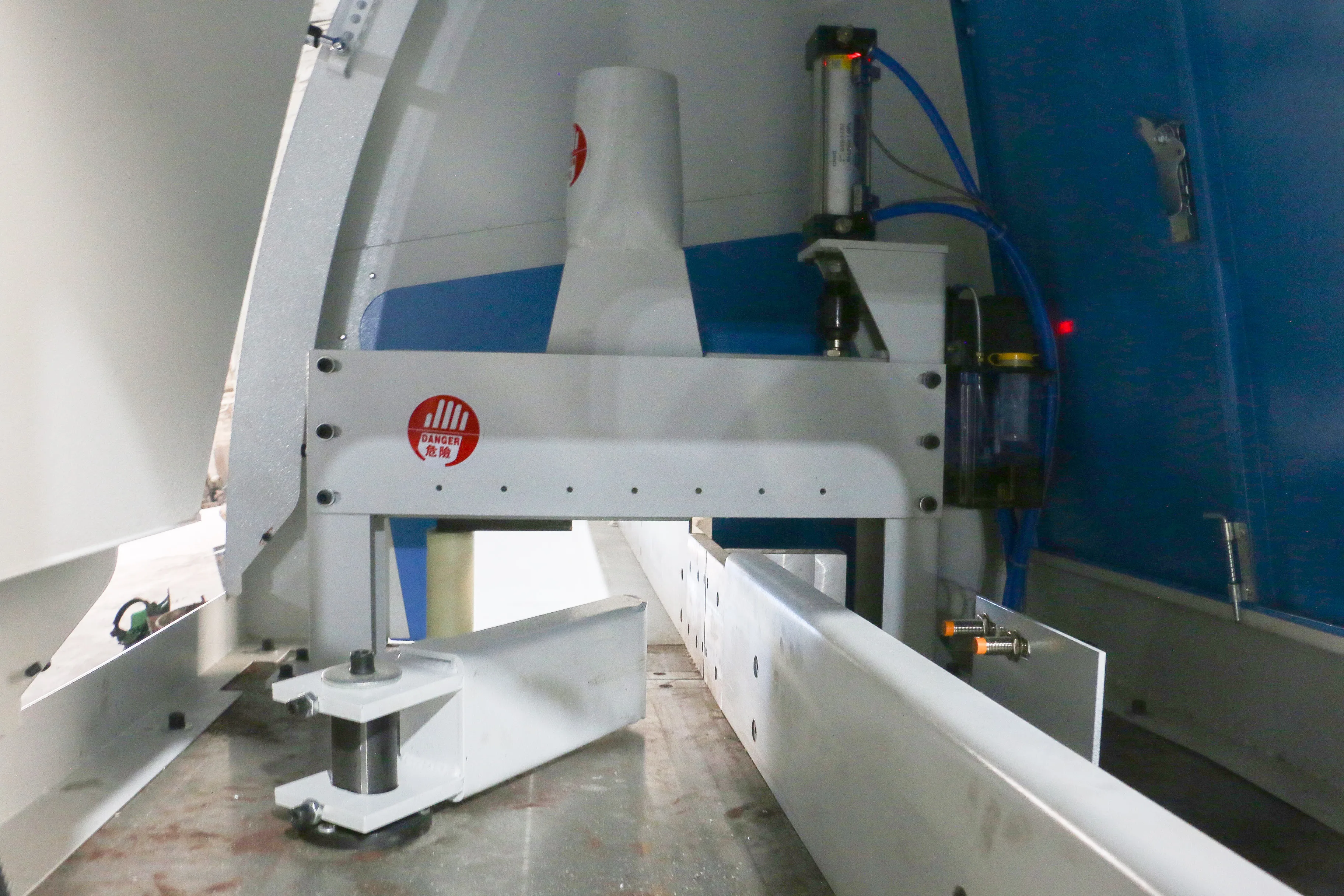 MB Woodworking Machine  CNC Cross Cutting Machine Vertical Panel Saw Machine Track Saw for Sawmill