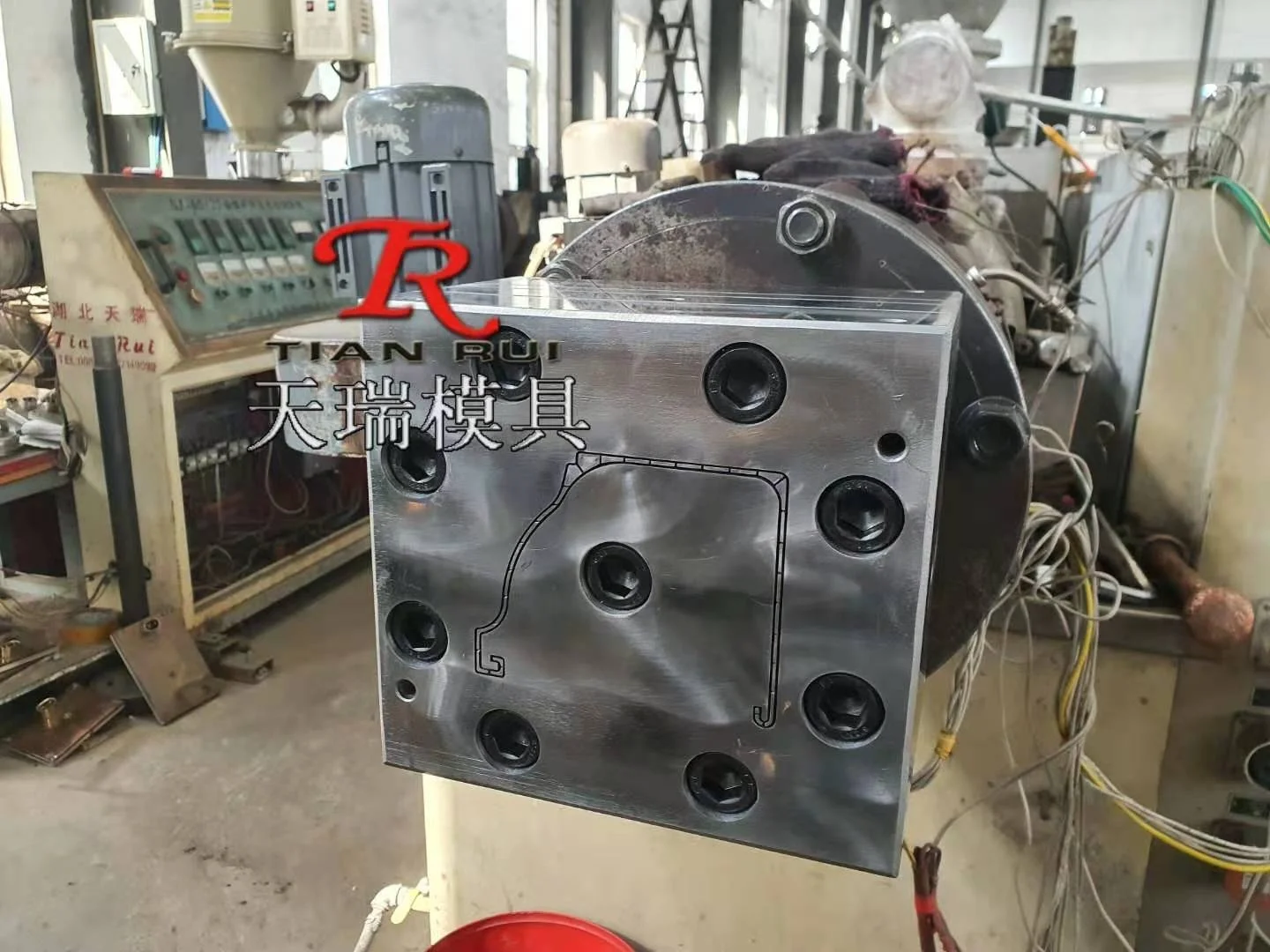 PVC Profile Molds Tool High Quality Profile Extrusion Mould for PVC Rain Gutters Rhone