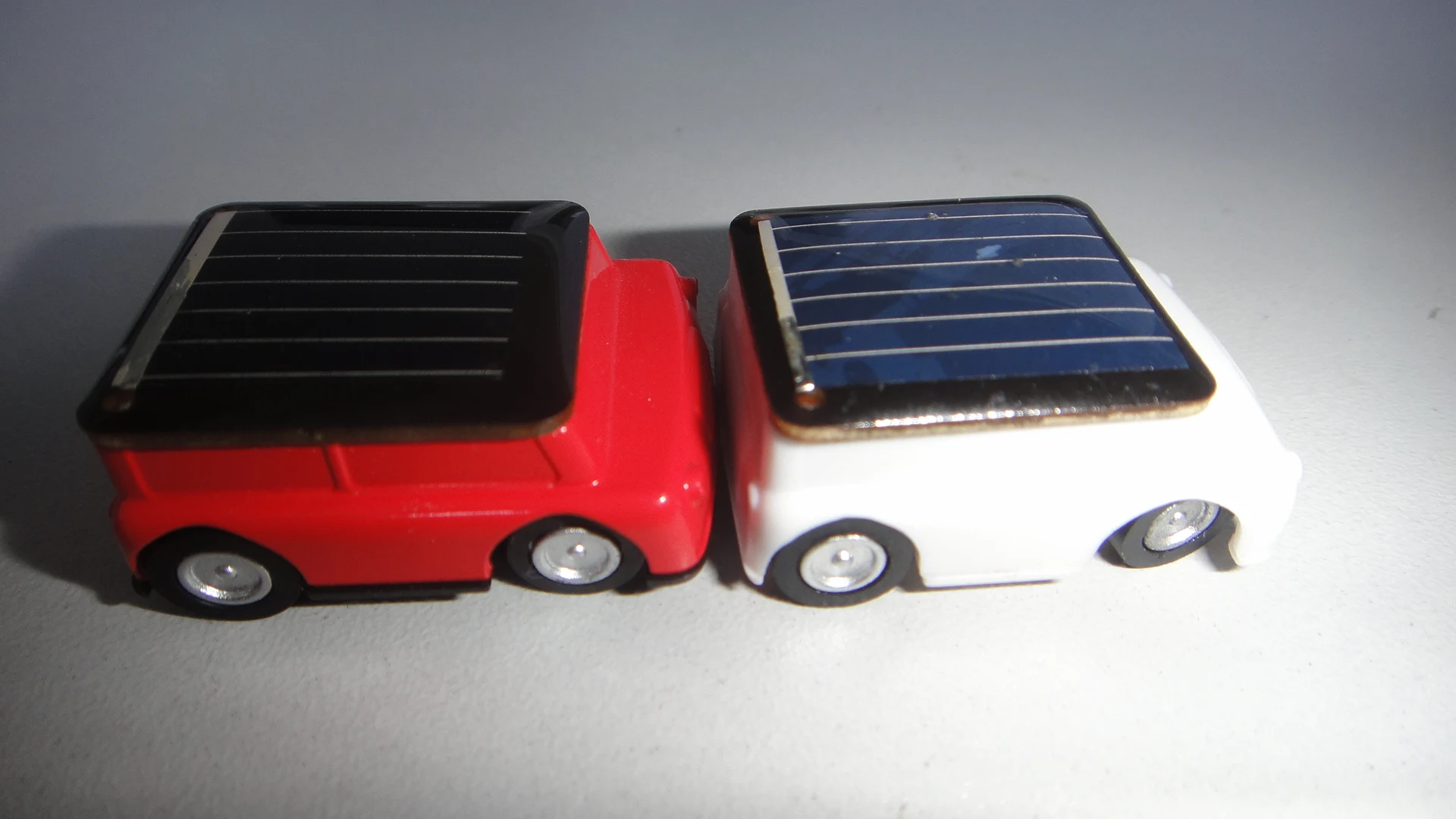 Детский развивающий пластиковый автомобиль