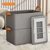 Caja de almacenamiento con estructura de acero catiónico gris.