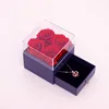 Joyero con 4 flores rojas sin collar