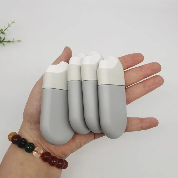 New Design 10ml 15ml Plastic Empty Refillable Credit Card Spray Bottle Pocket Size Flat Perfume Spray Bottle for Hand Sanitizer