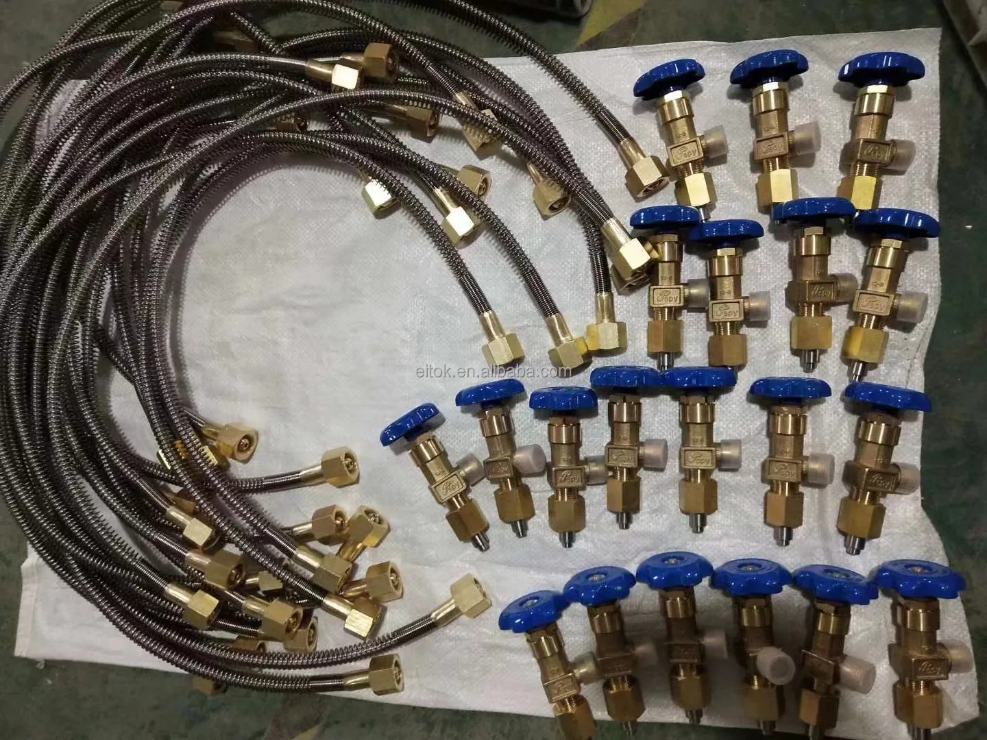 China Brass CO2 Acetylene Propane Oxygen lpg Medical Gas Manifold Gas ...