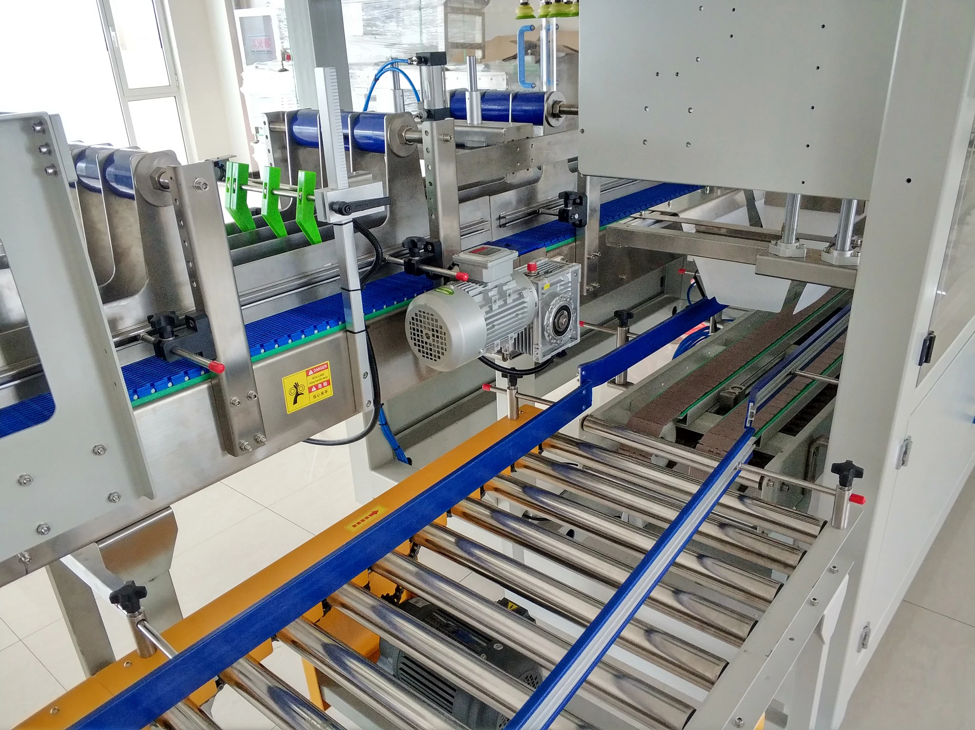 Fully Automatic Vertical Pick & Place case Packer Top Loading case ...