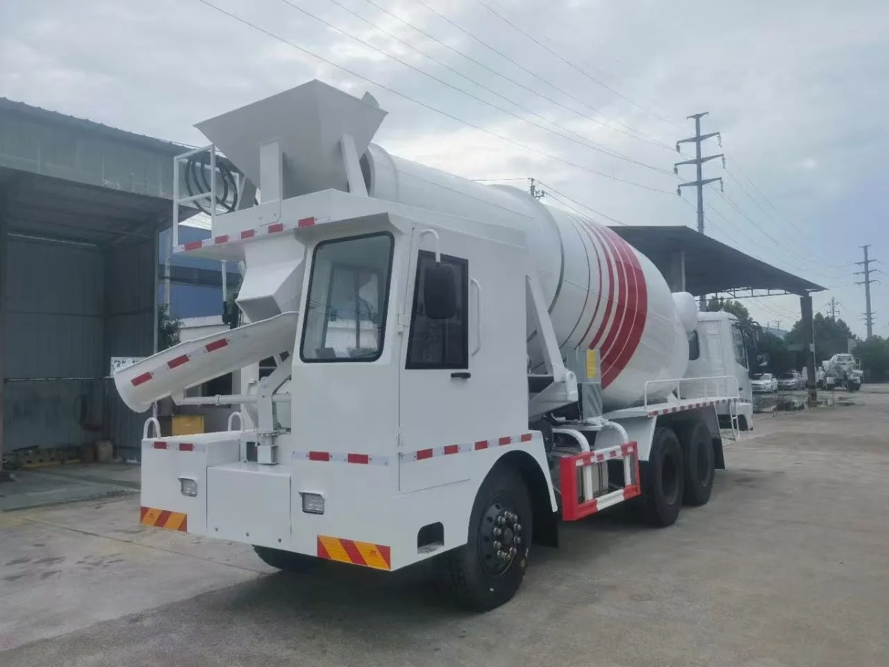 product customized diesel fuel mobile cement mixer truck two way driving manual or automatic options dedicated for tunnel production173-1