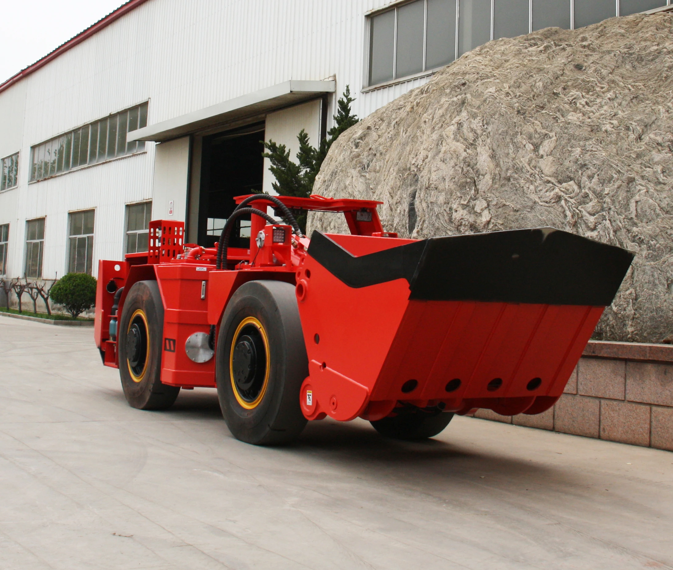 TC-200 underground mining articulated wheel loader