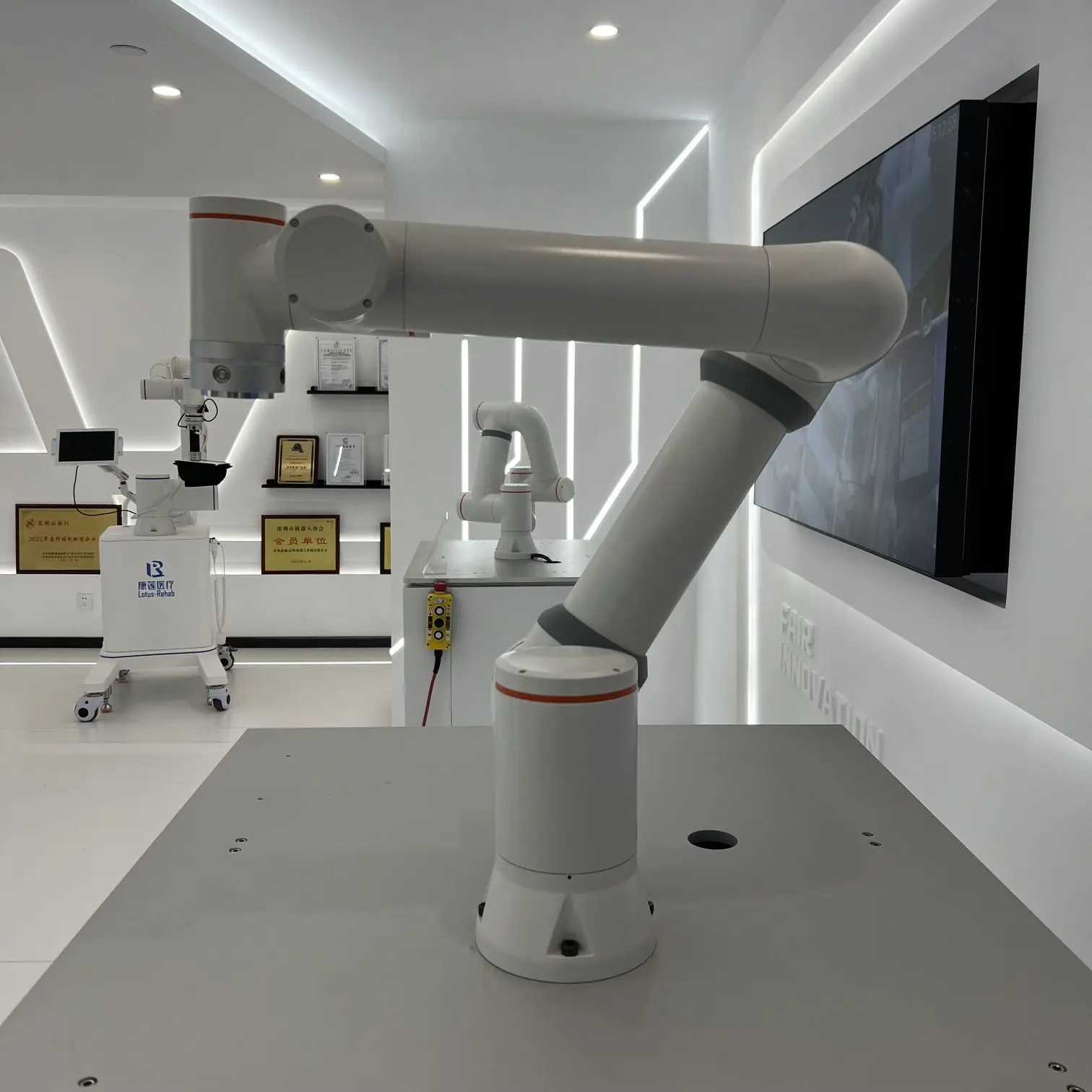 Robotic Arm Camera Motion Control agv Robot FR5 Combine with Collaborative Robot Welding Arm