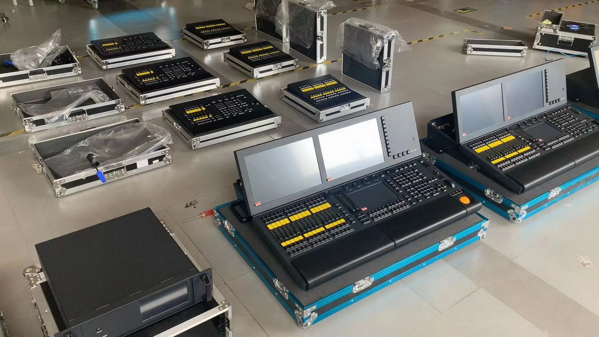 Professional DMX Console Controller Command Wing for Stage Lights Club Wedding