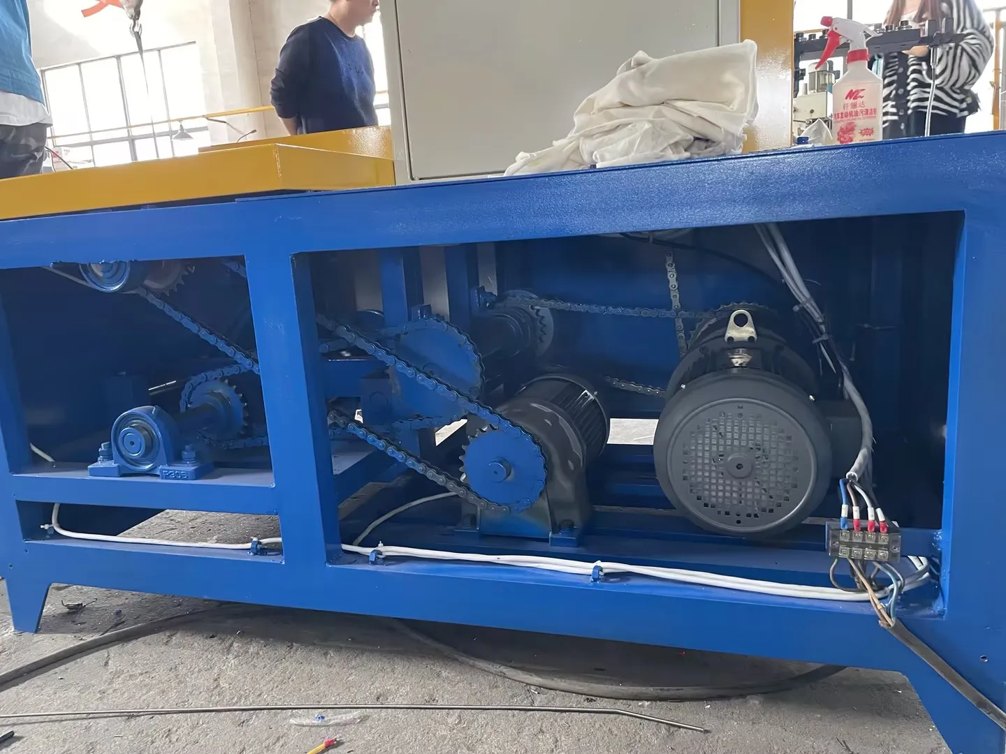BOBO Machine wire flattening machine / wire band making machine shown in a detail photo for this news article
