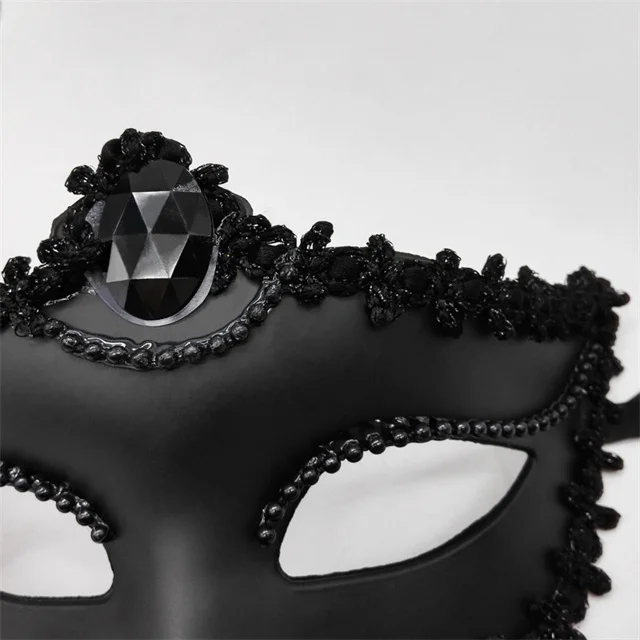 Black Masque d'Halloween ajouré pour bal masqué | Boohoo