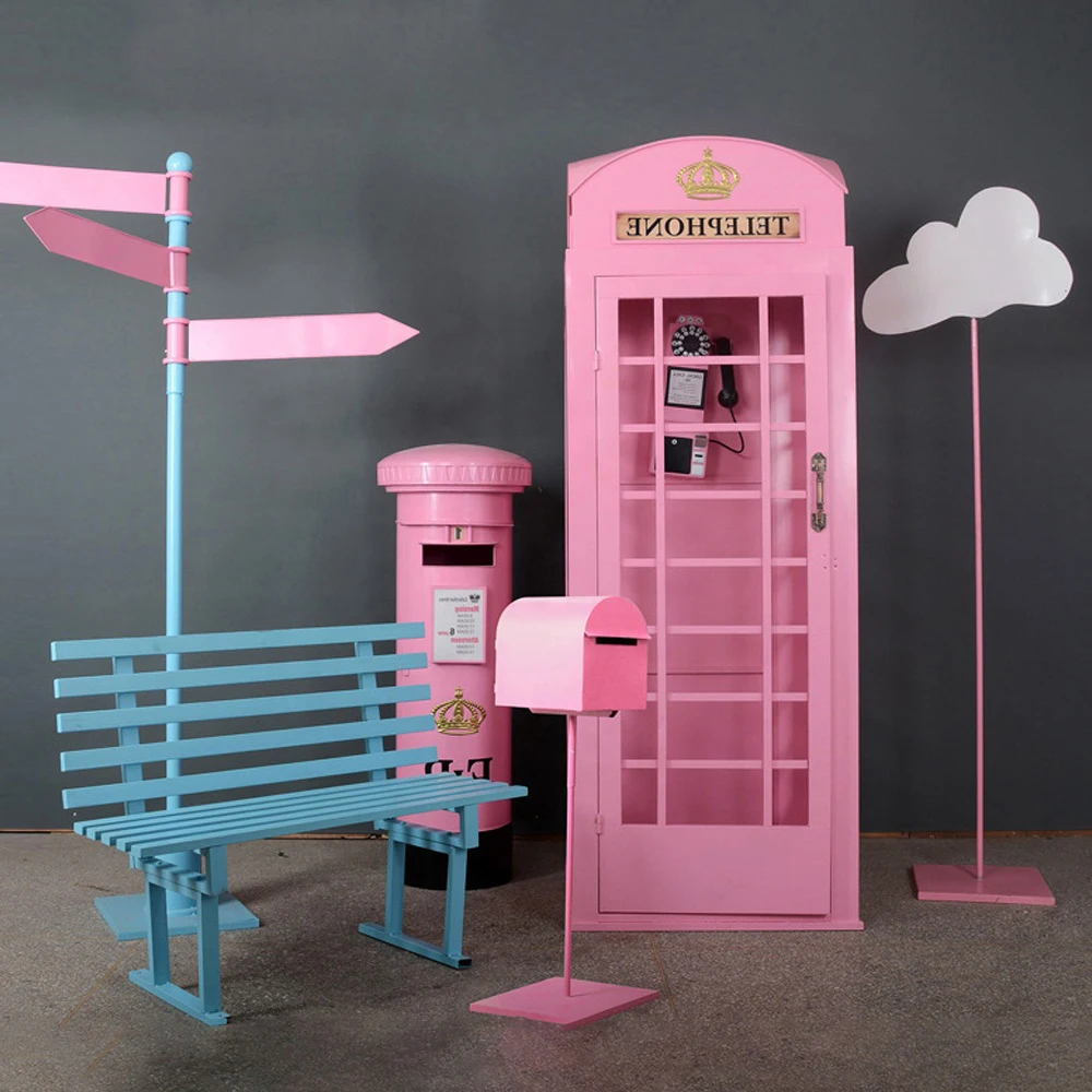 カラフルなレトロ電話ボックス（ロンドン）とその他の通信製品