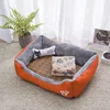 Coperta arancione + osso giocattolo