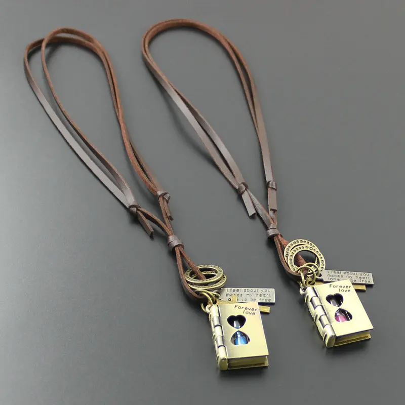 Collana con ciondolo a clessidra che brilla al buio: gioielli luminosi - Italia