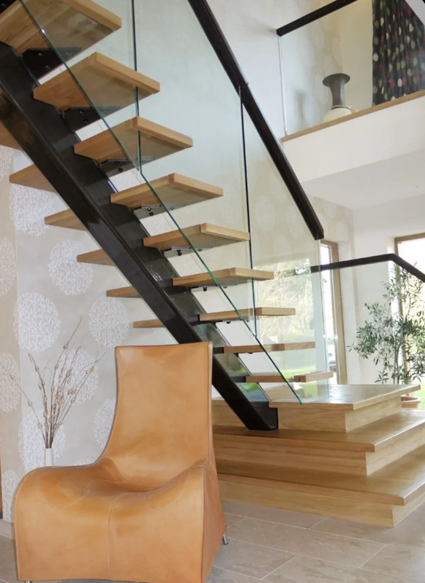 Luxury Modern Hollowedout Staircase with Wooden Handrail Premium High-End Design for Villas and Homes